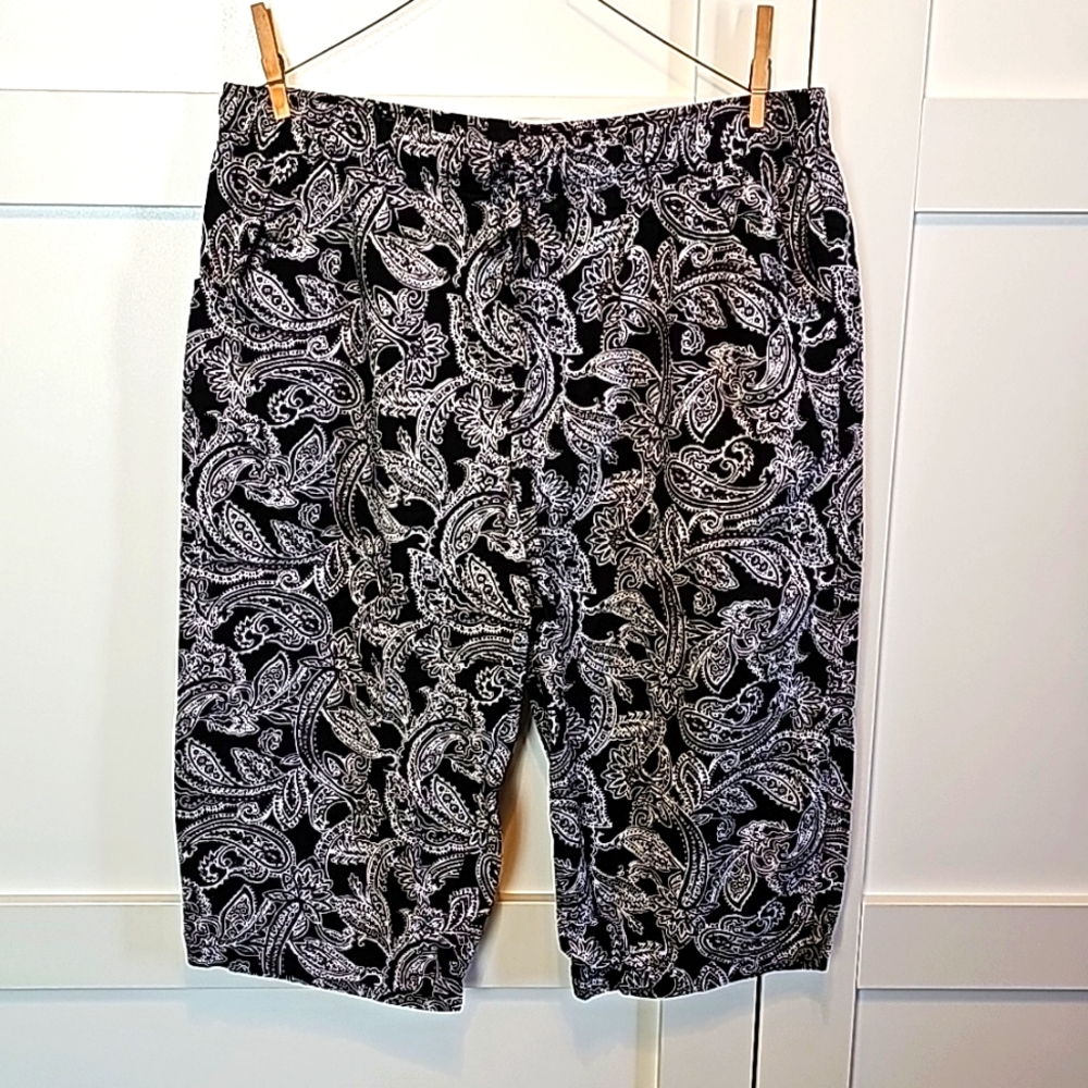 Gloria Vanderbilt casual Bermuda shorts size petite XL.